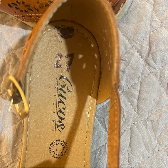 NEW Huaraches with low wedge heel - Picture 3 of 4